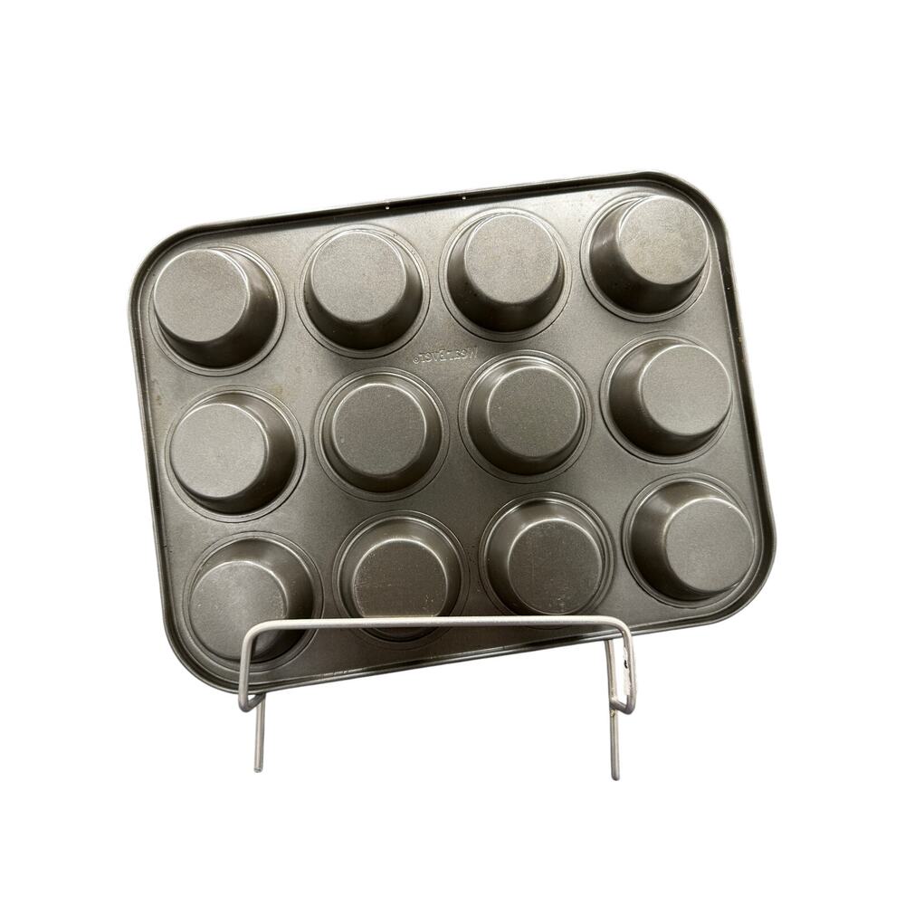 🍩 WearEver 12-Cup Muffin Cupcake Pan Nonstick Bakeware - Picture 2 of 3
